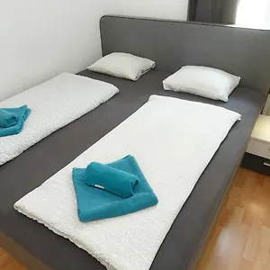 In Near Schoenbrunn & Westbahnhof - Keyless Check-in Βιέννη